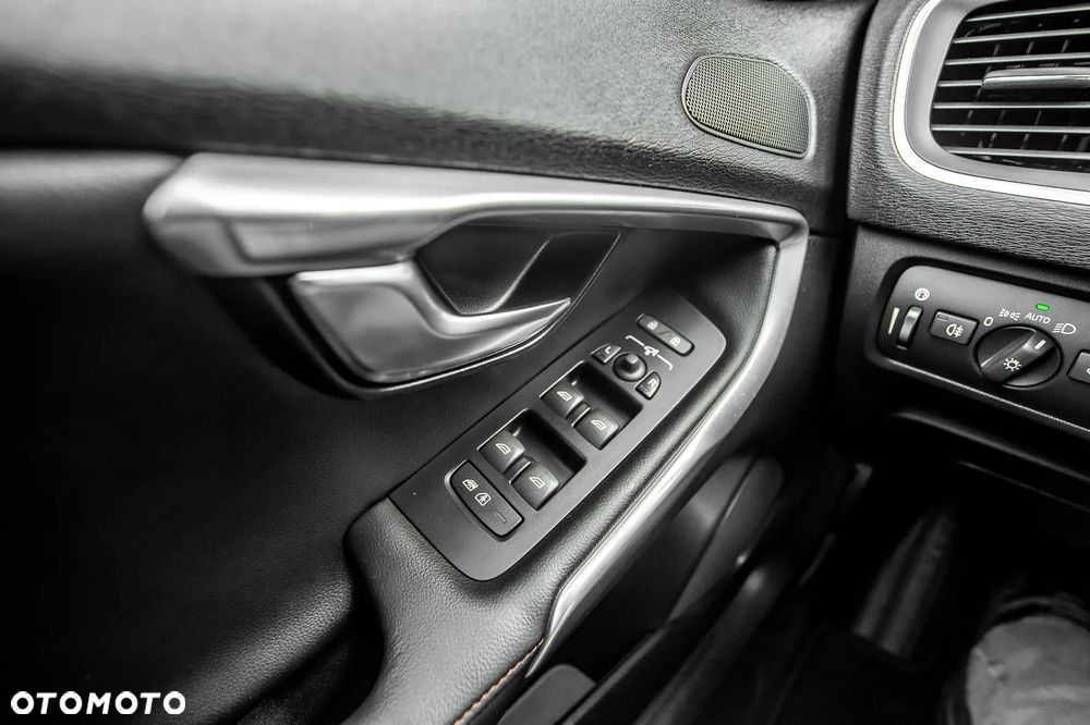 Volvo V40 Cross Country T5 AWD Geartronic Momentum - 16