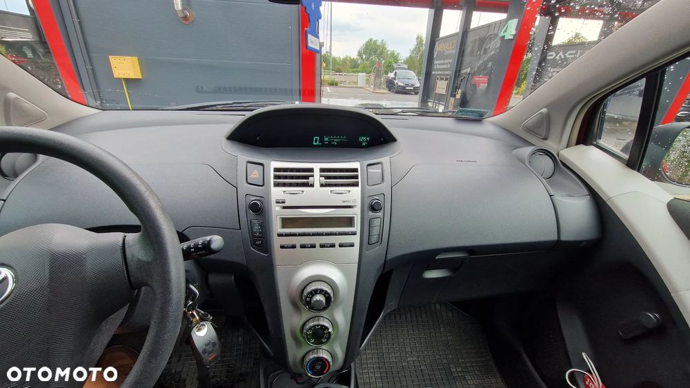 Toyota Yaris 1.0 Terra - 12