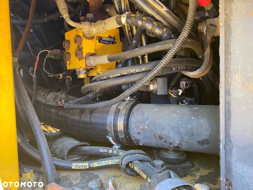 Komatsu PW 118 MR-8 - 22