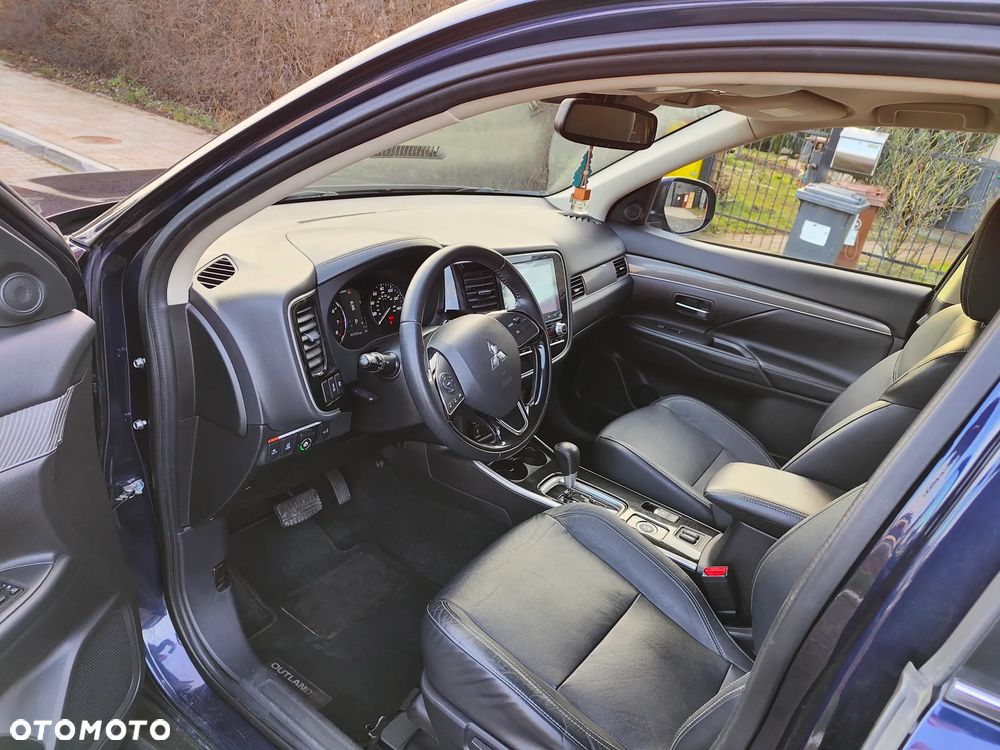 Mitsubishi Outlander - 9