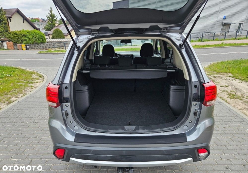 Mitsubishi Outlander - 12