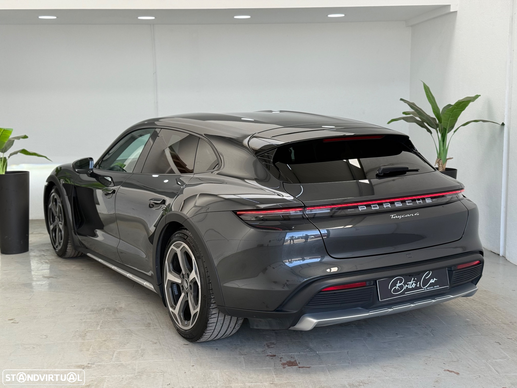 Porsche Taycan Cross Turismo 4 - 3