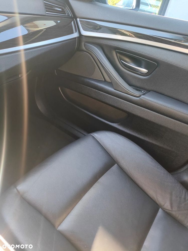 BMW Seria 5 520d - 23