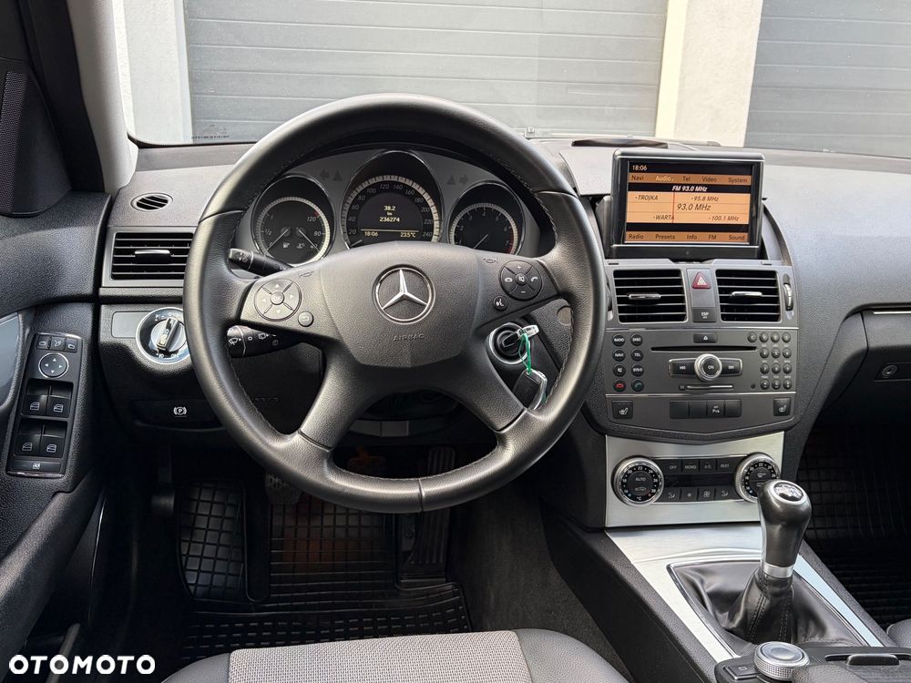 Mercedes-Benz Klasa C 180 Kompressor BlueEFFICIENCY Avantgarde - 28