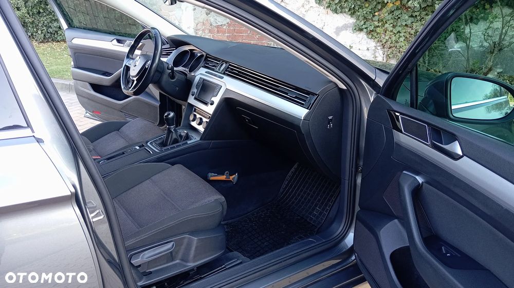 Volkswagen Passat 1.6 TDI (BlueMotion Technology) Trendline - 15