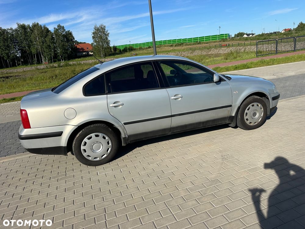 Volkswagen Passat 1.9 TDI Comfortline - 4