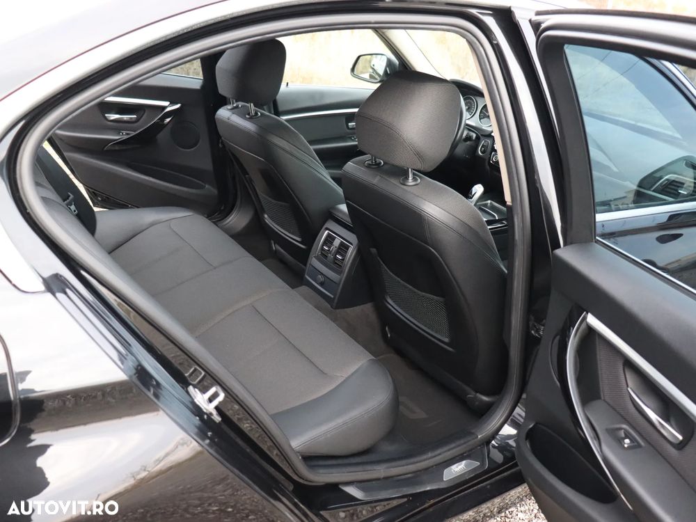 BMW Seria 3 318d Aut. Sport Line - 23