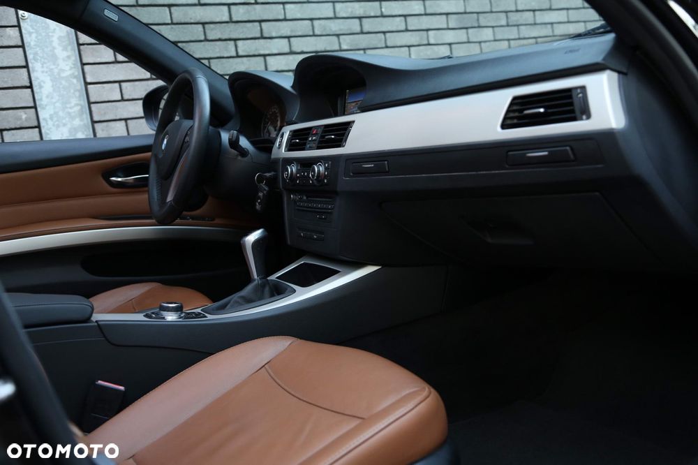 BMW Seria 3 318d DPF Touring - 18