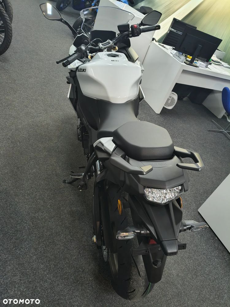 Suzuki GSX - 8