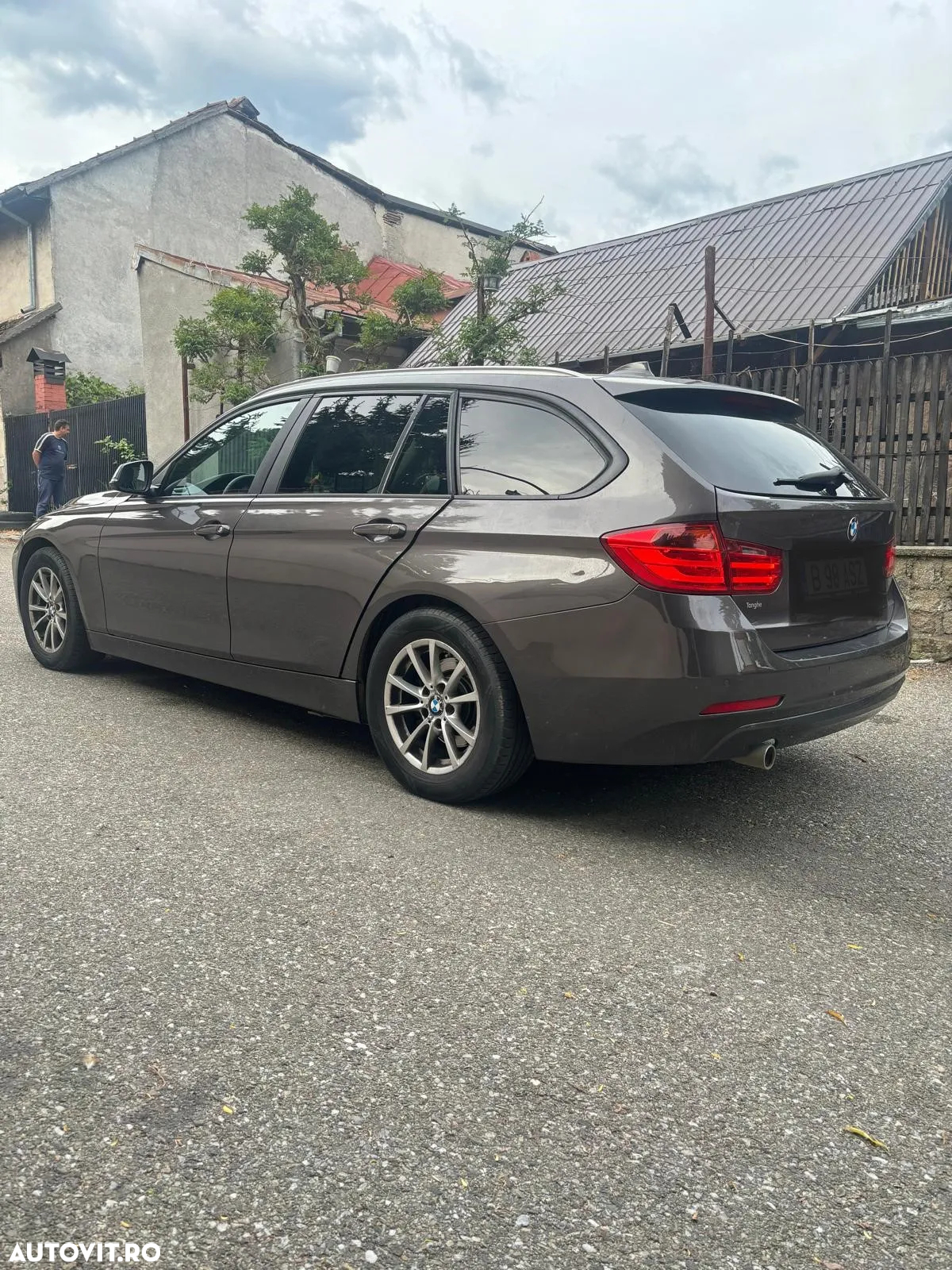 BMW Seria 3 318d DPF Touring - 3