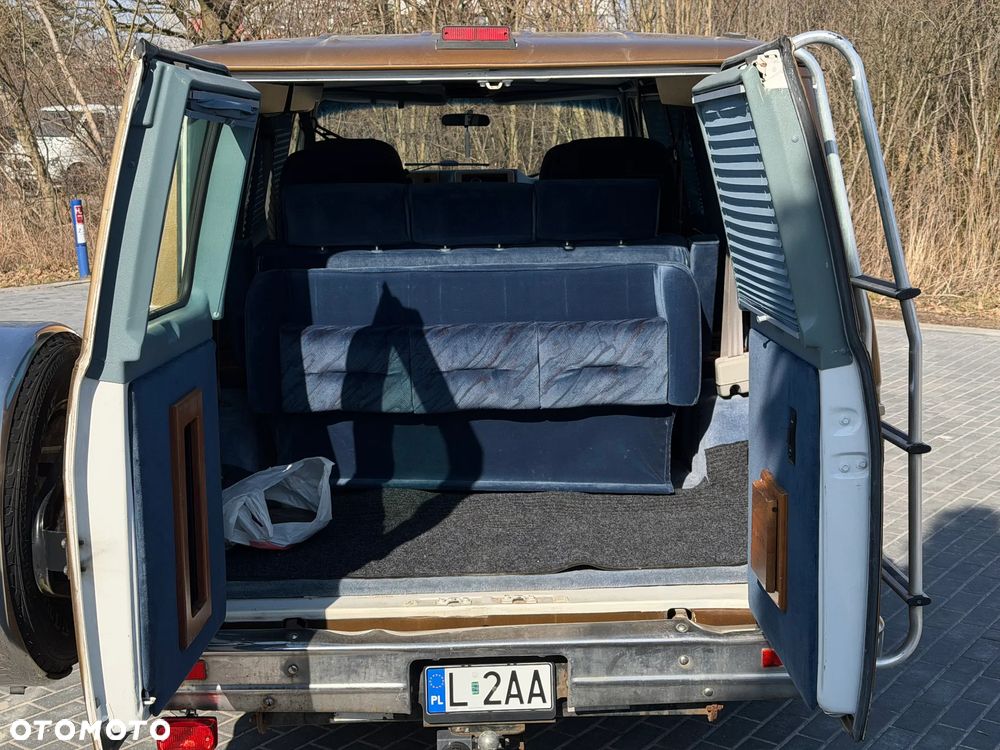 Chevrolet Chevy Van - 7