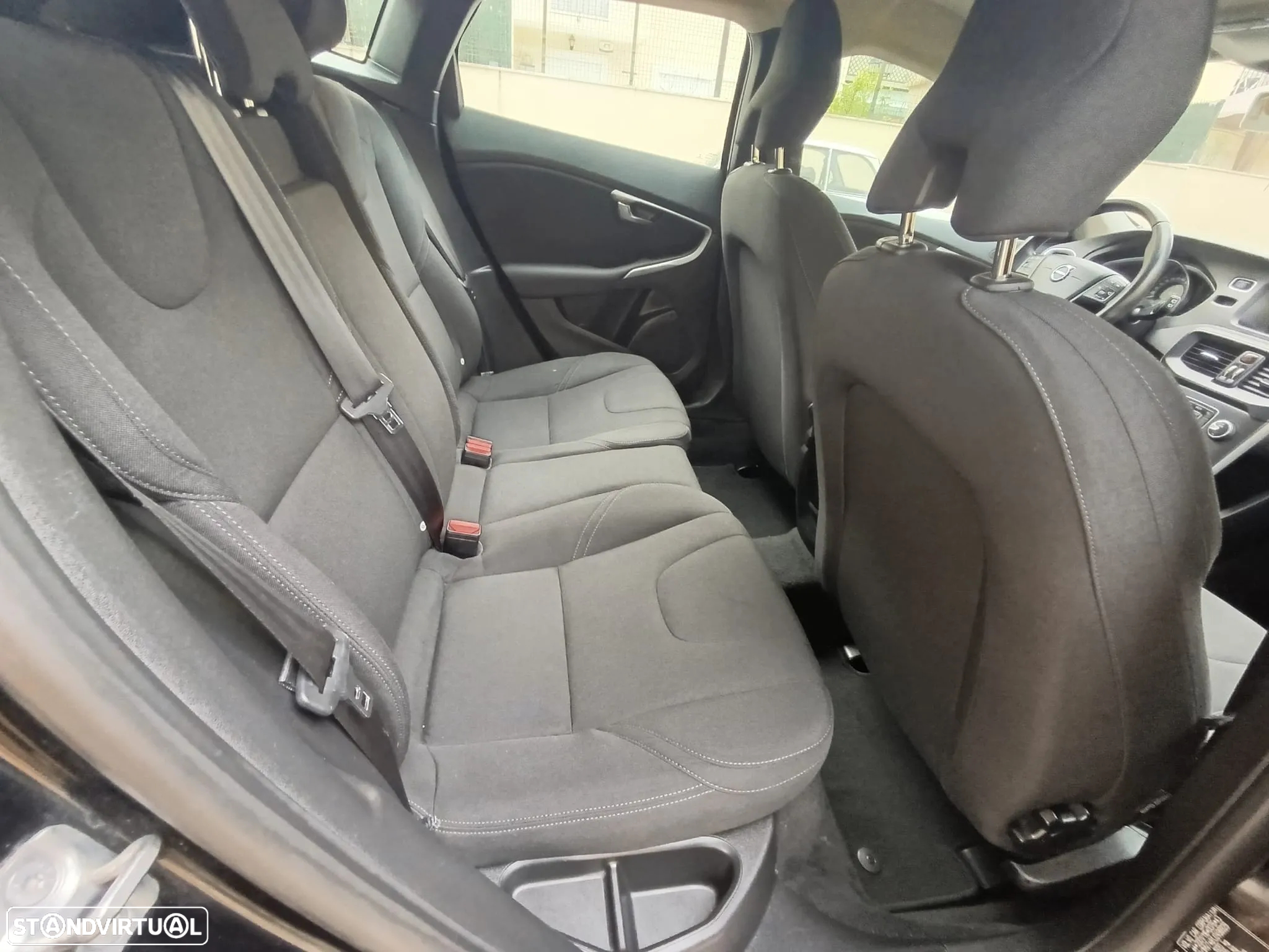 Volvo V40 2.0 D3 Momentum - 28