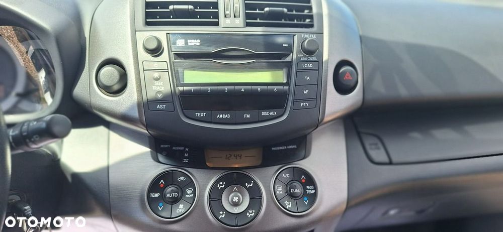 Toyota RAV4 - 16