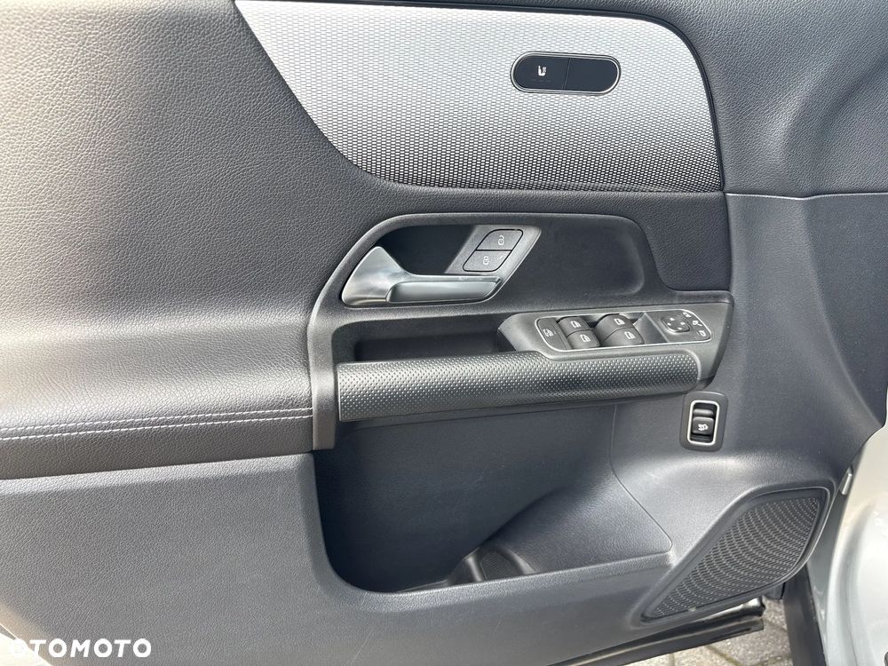 Mercedes-Benz GLB 200 7G-DCT - 12