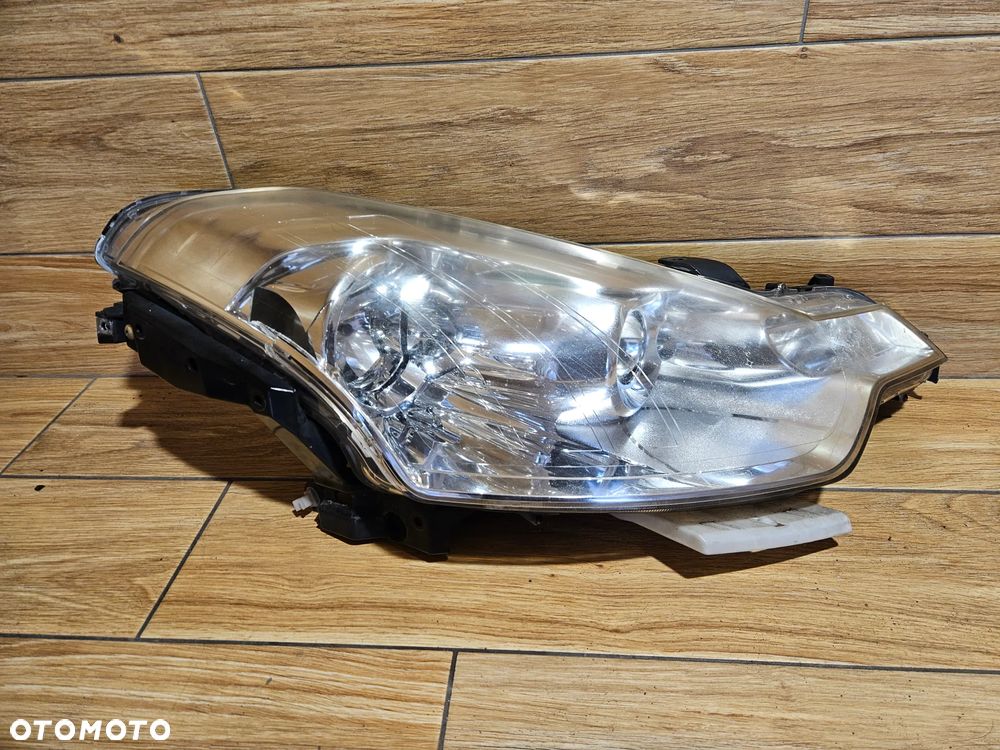 Citroen C-CROSSER Lampa Przód Przednia Prawa Xenon Kompletna