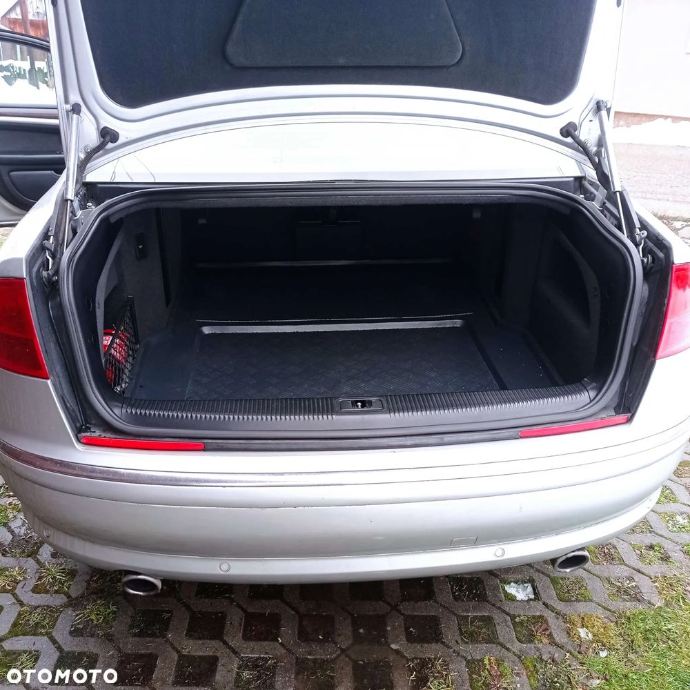 Audi A8 4.2 Quattro - 5