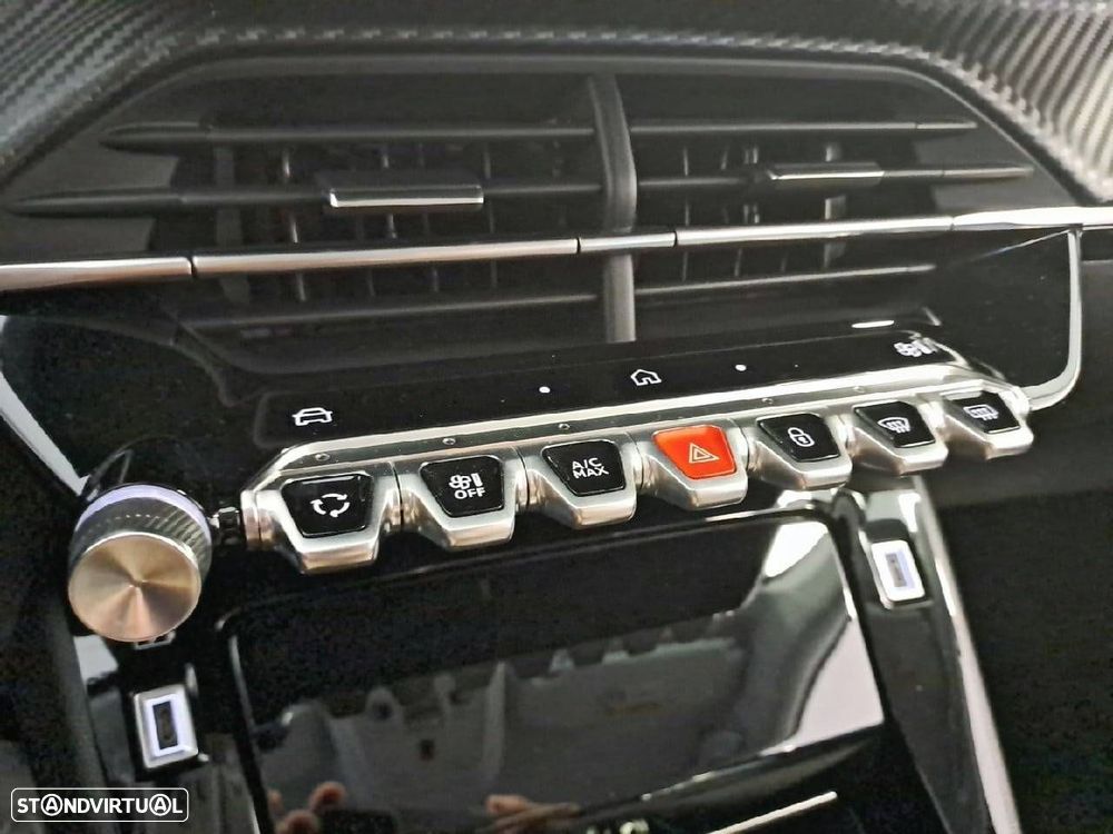 Peugeot 208 - 23