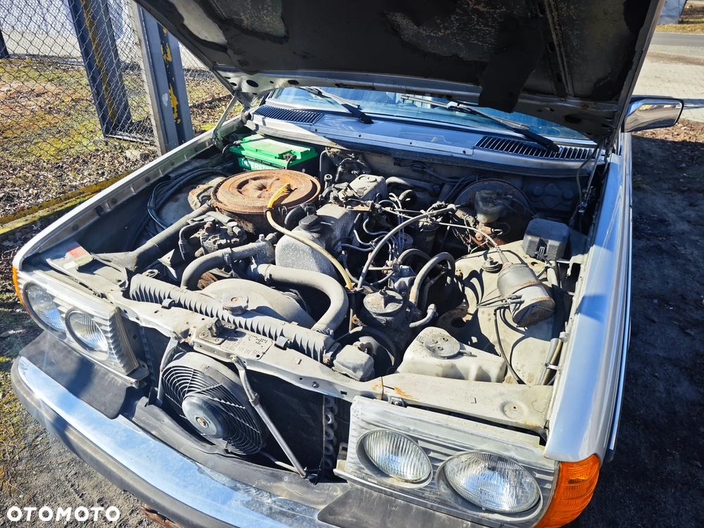 Mercedes-Benz W123 - 24