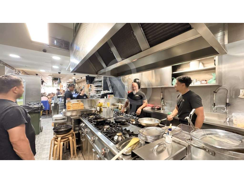 Restaurante a funcionar totalmente equipado na rua Gomes Freire Lisboa - Grande imagem: 3/17