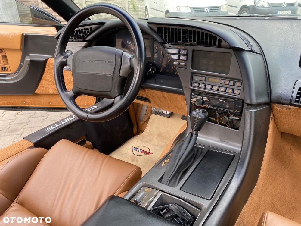 Chevrolet Corvette - 23
