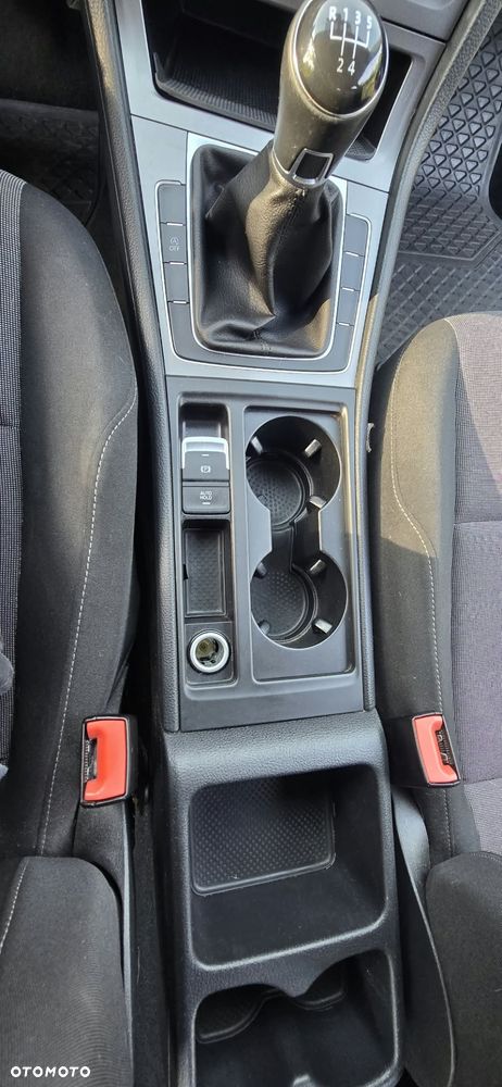 Volkswagen Golf - 24