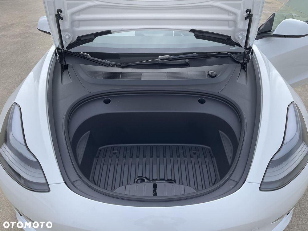 Tesla Model 3 - 12