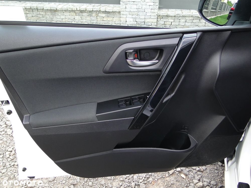 Toyota Auris 1.6 Premium - 24
