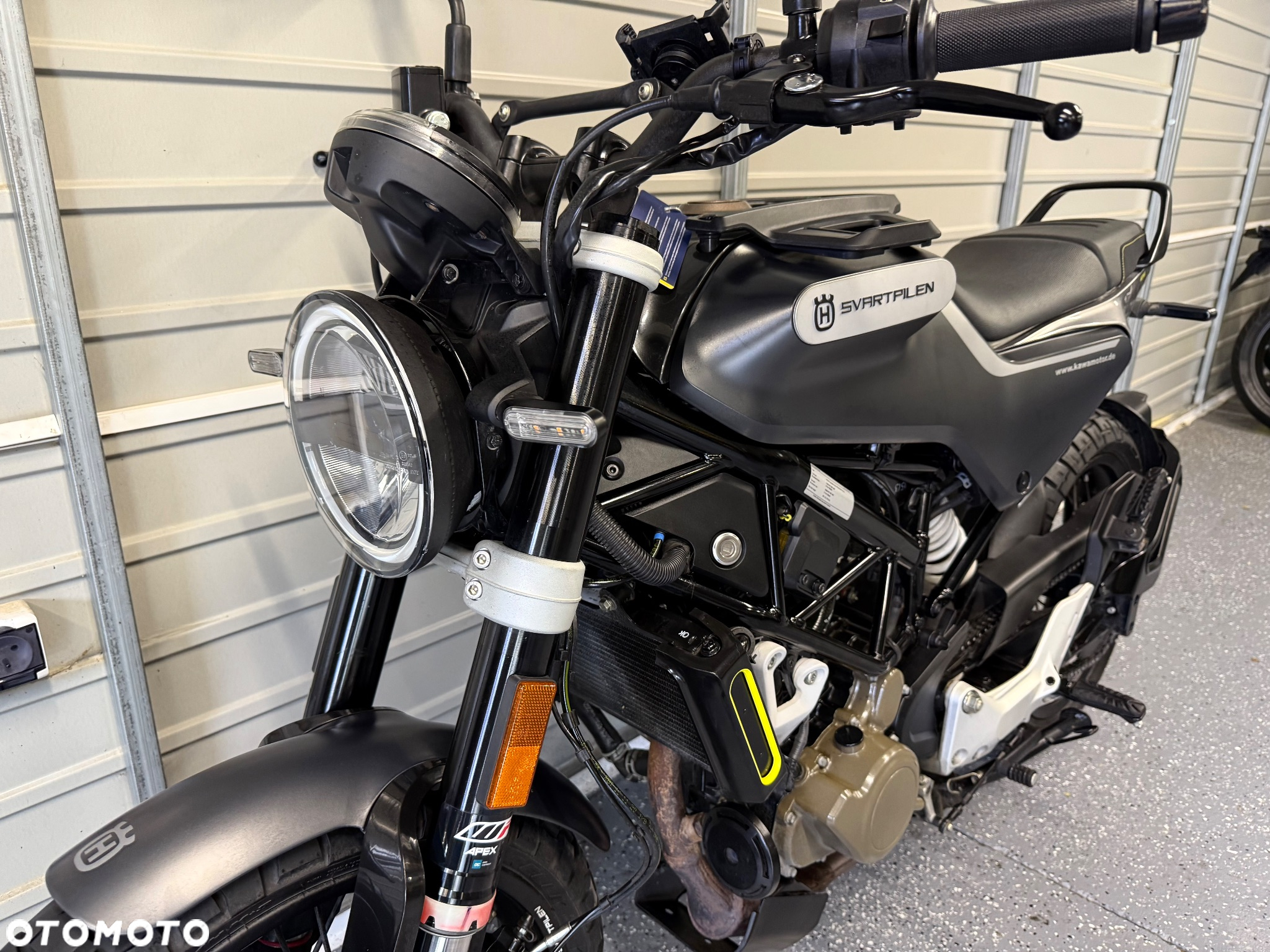 Husqvarna Svartpilen - 11