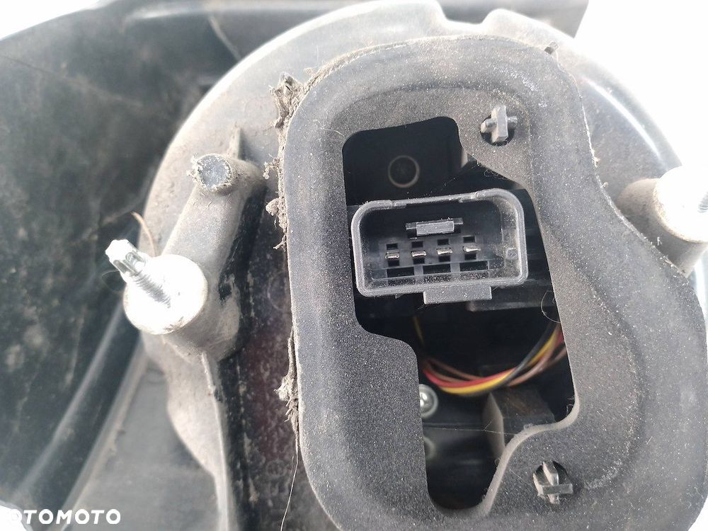 LAMPA TYLNA PRAWA VW GOLF PLUS I 5M0945096N 89033608 - 4