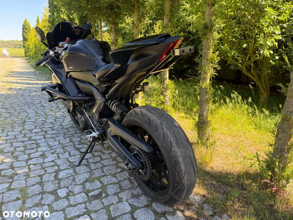 Yamaha R7 - 19