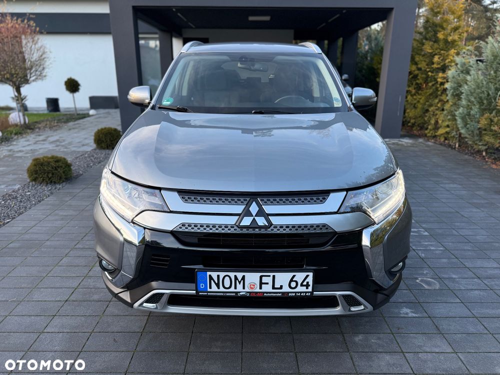 Mitsubishi Outlander - 2
