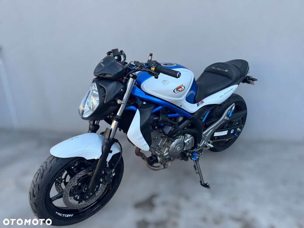Suzuki Gladius - 6