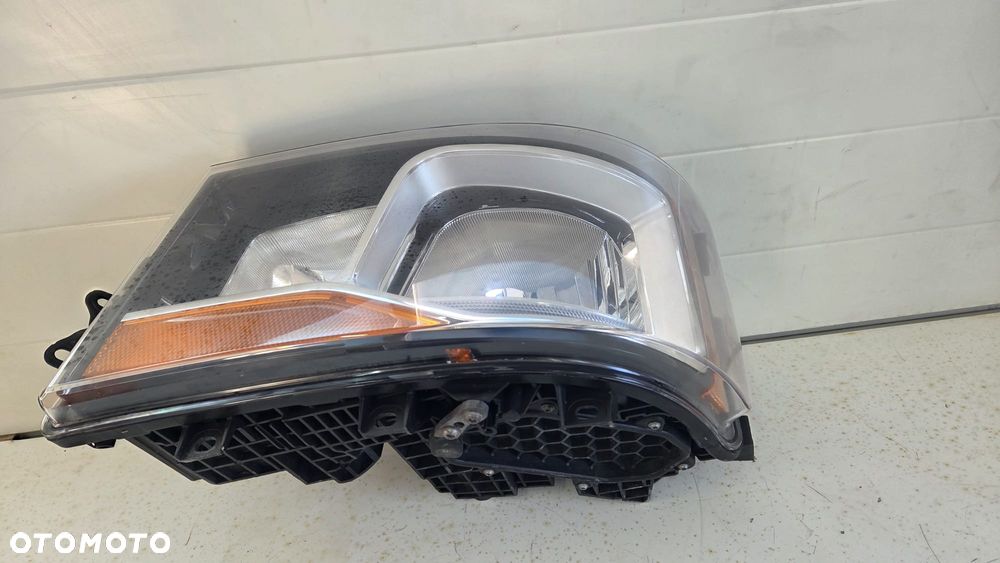Lampa przednia reflektor H7 Scania 2674384 - 2