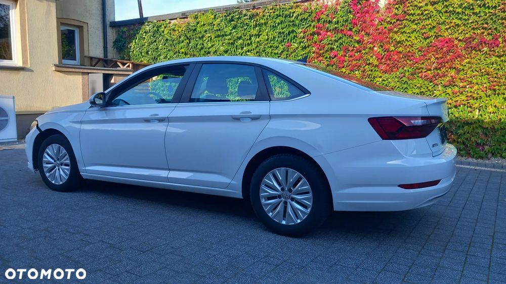 Volkswagen Jetta - 35