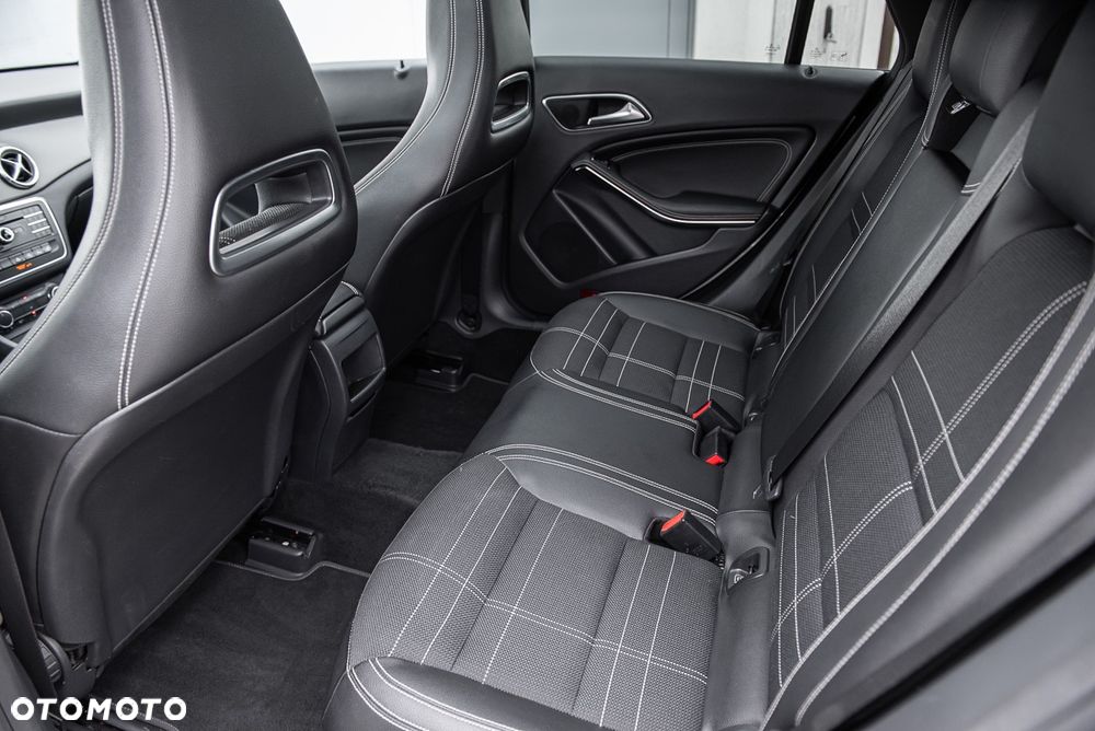 Mercedes-Benz CLA 180 UrbanStyle Edition - 27