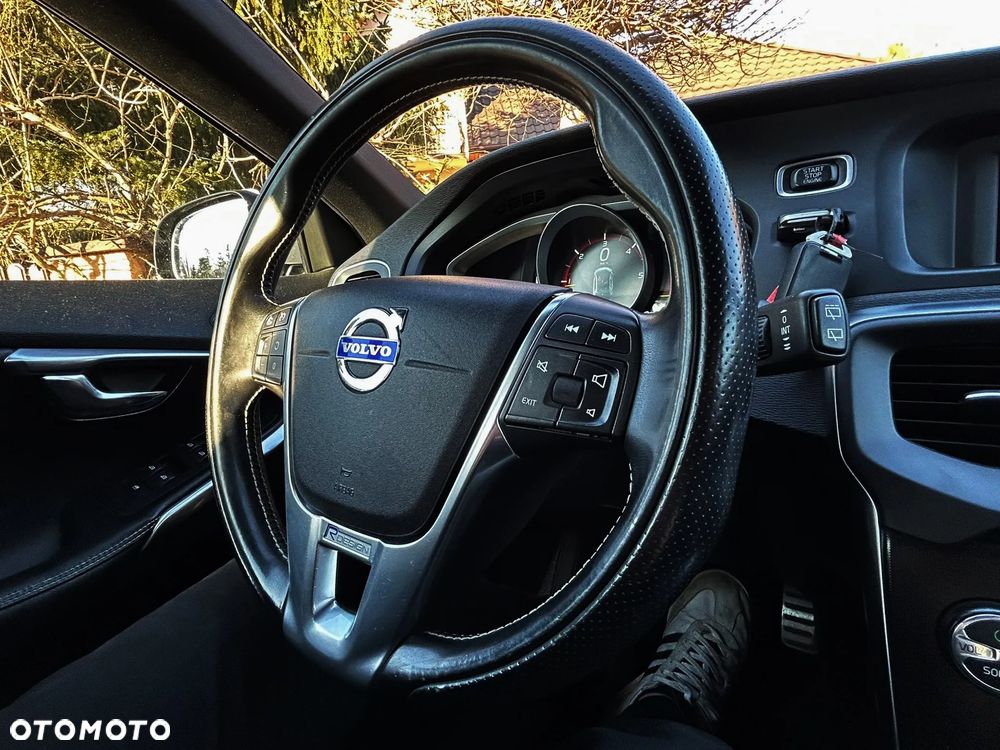 Volvo V40 D2 R Design - 14