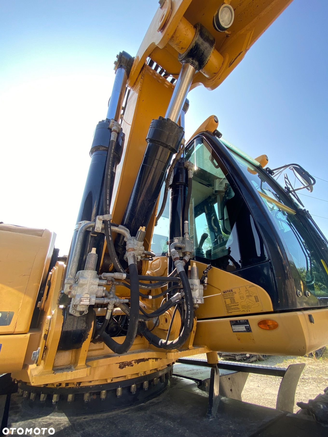 Caterpillar M322D - 12