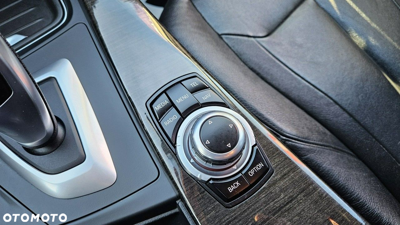 BMW Seria 3 320d Touring Luxury Line - 31