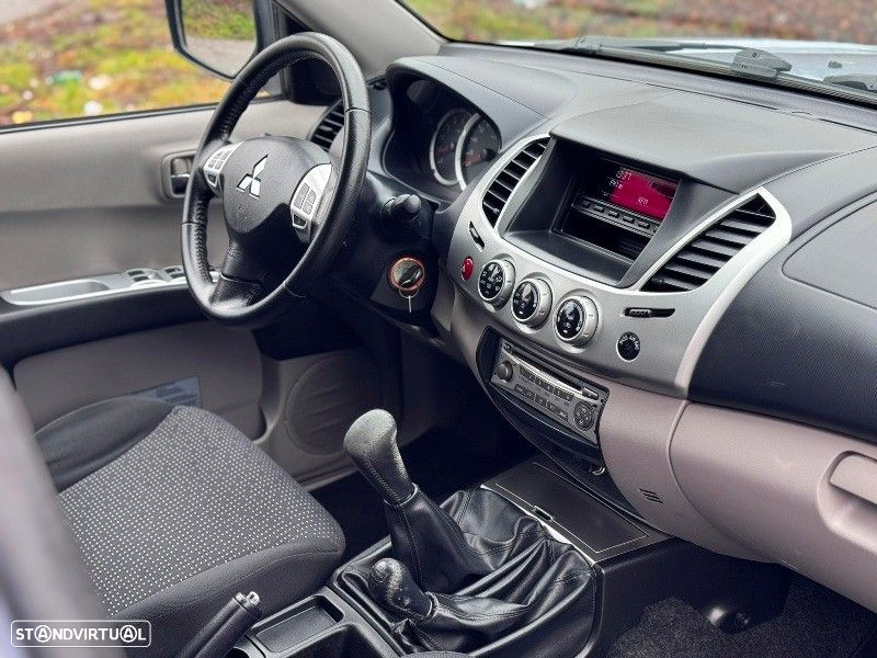 Mitsubishi L200 2.5 DI-D CD Invite AC 4WD - 5