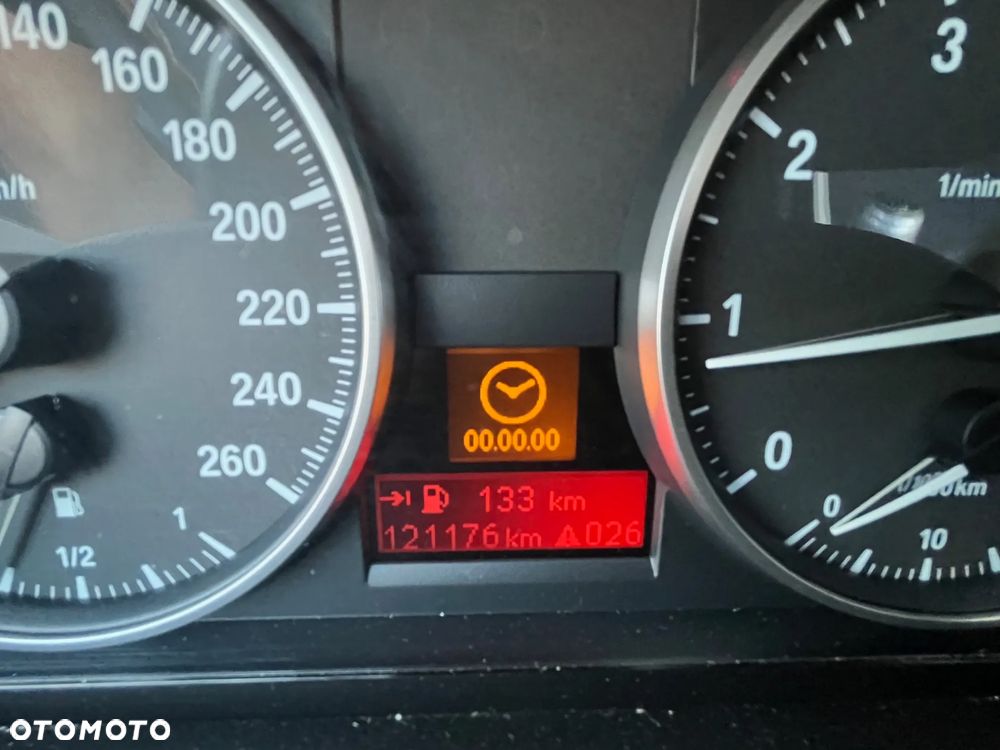 BMW Seria 3 318i Touring - 16