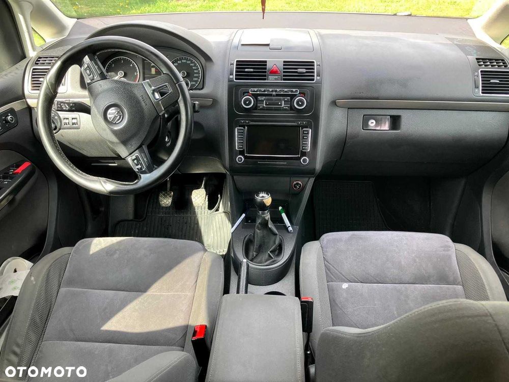 Volkswagen Touran - 4