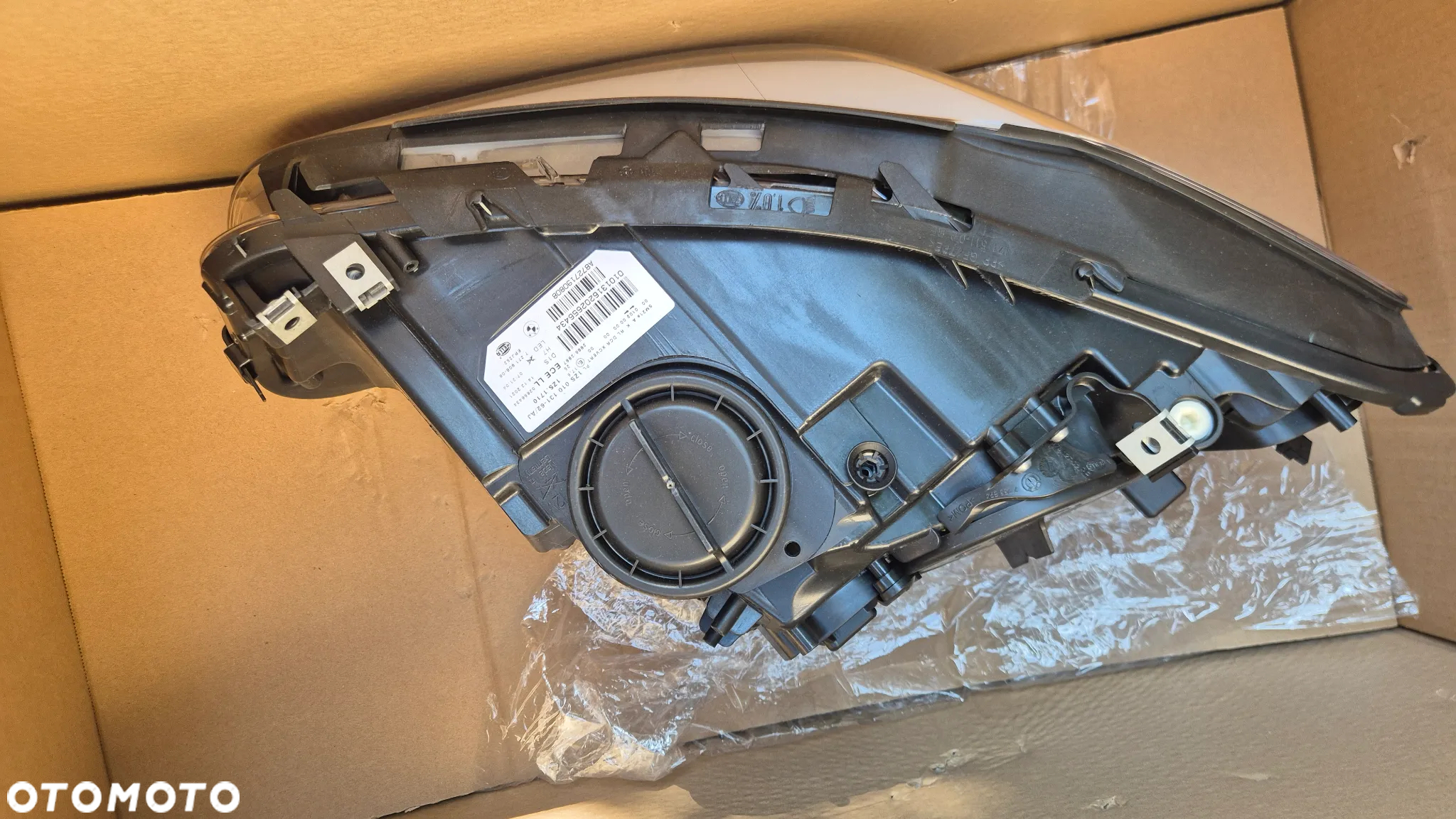 Reflektor prawy, lampa prawa BMW 5 F10 / F11 Nowy, oryginał BMW - 3