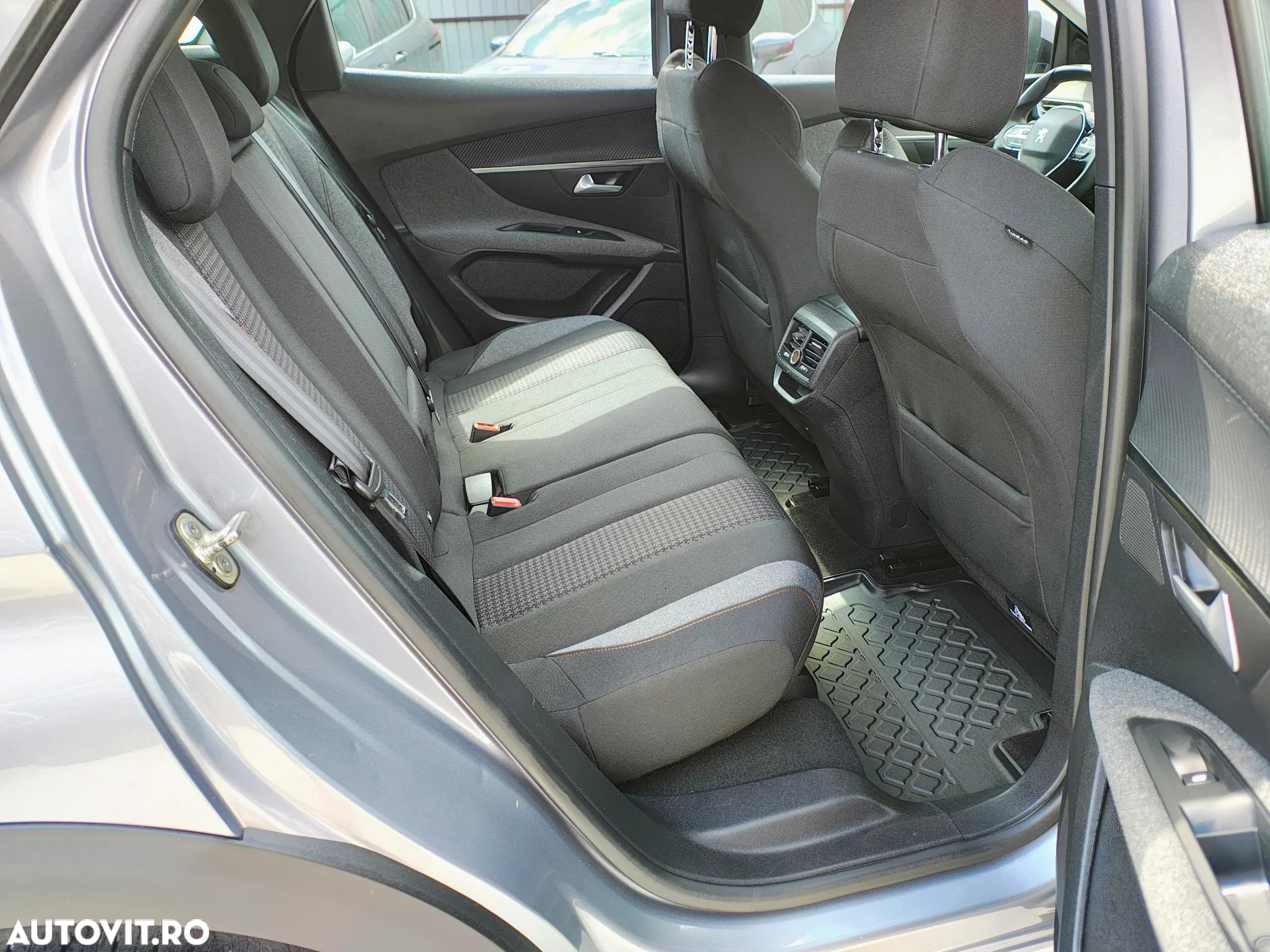 Peugeot 3008 PureTech 130 Stop & Start GPF EAT8 Active Business-Paket - 22