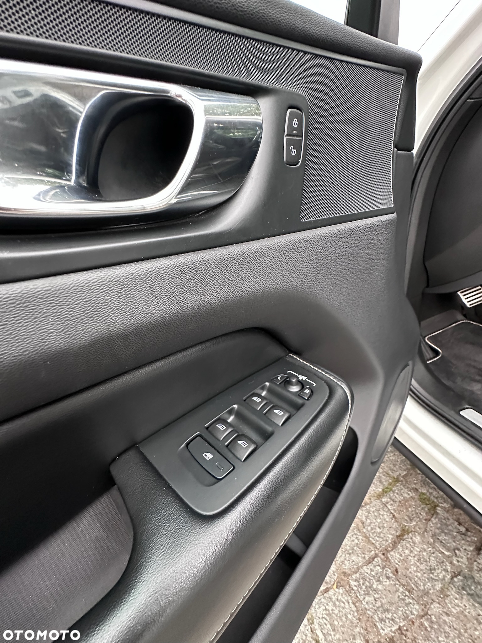Volvo XC 60 D5 SCR AWD R-Design - 17