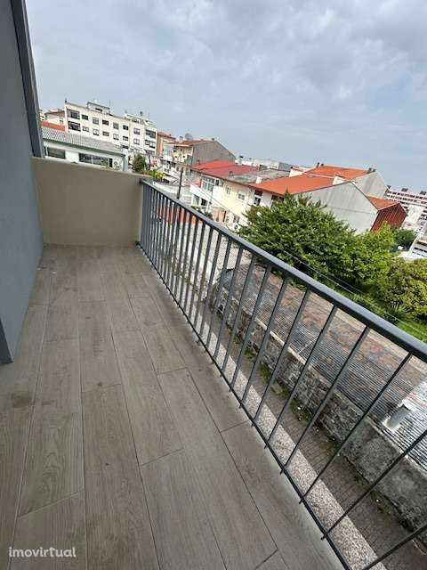 Apartamento T2 com varanda e garagem em São Mamede Infesta - Grande imagem: 4/16