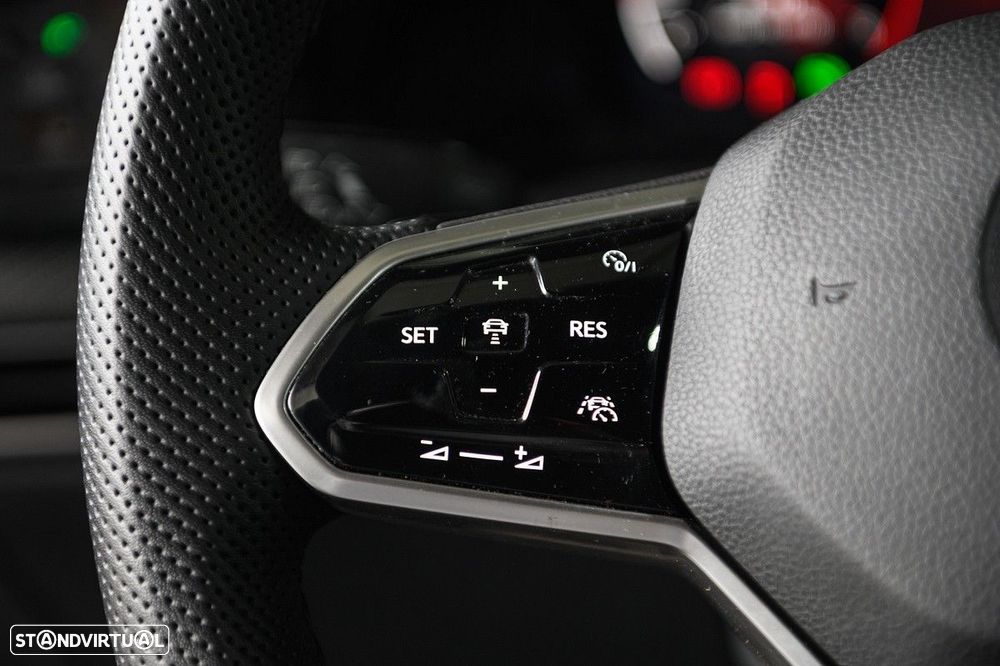 VW Golf 1.5 eTSI R-Line DSG - 27