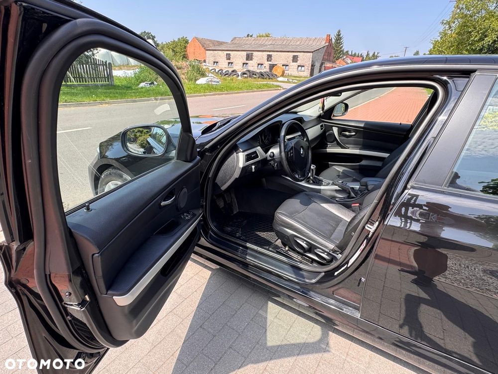 BMW Seria 3 320d DPF Efficient Dynamics Edition - 15
