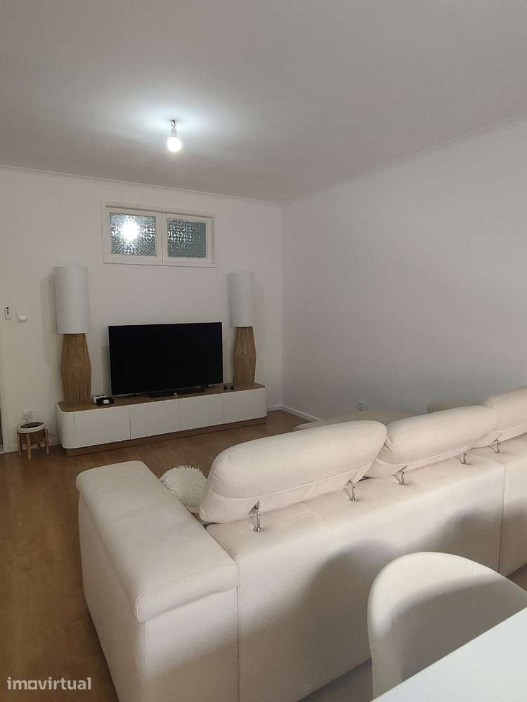 Apartamento T2+1 c/lugar garagem em Oliveira do Douro - Grande imagem: 2/24