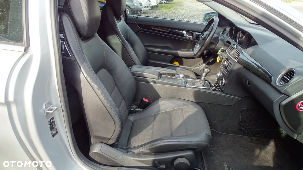 Mercedes-Benz Klasa C 180 CGI BlueEff - 15