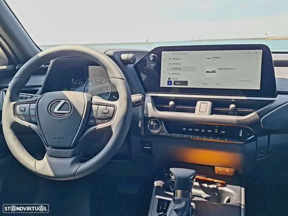 Lexus UX 250h Sport - 16